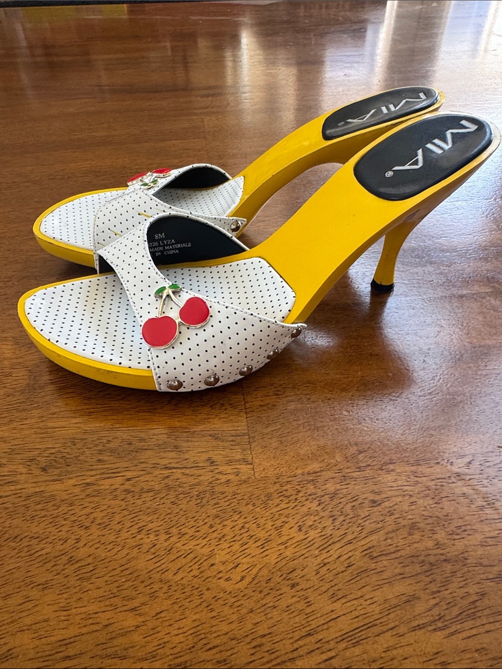 Rare Y2K MIA Lyza Yellow and White Cherry Slide Heels size 8